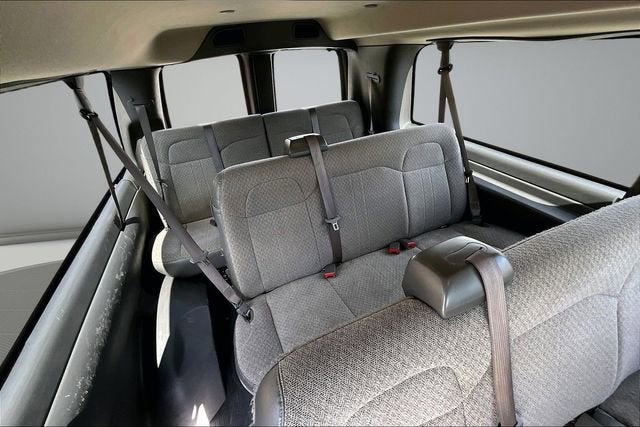 2022 GMC Savana Passenger 3500 LS