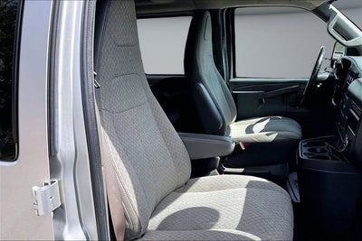 2022 GMC Savana Passenger 3500 LS