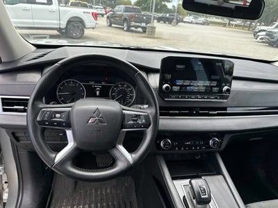 2024 Mitsubishi Outlander SE