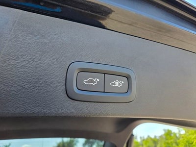 2024 Volvo XC40 Core Bright Theme