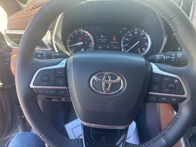 2022 Toyota Highlander Platinum