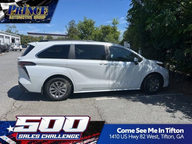 2025 Toyota Sienna XLE 8 Passenger