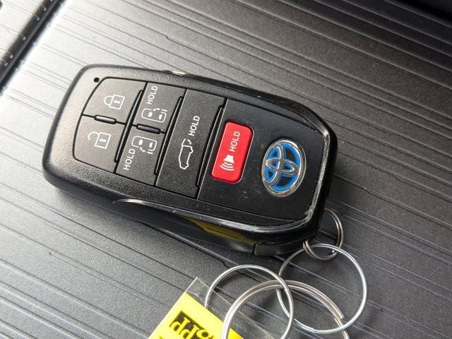 2025 Toyota Sienna XLE 8 Passenger