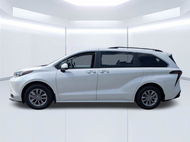 2025 Toyota Sienna XLE 8 Passenger