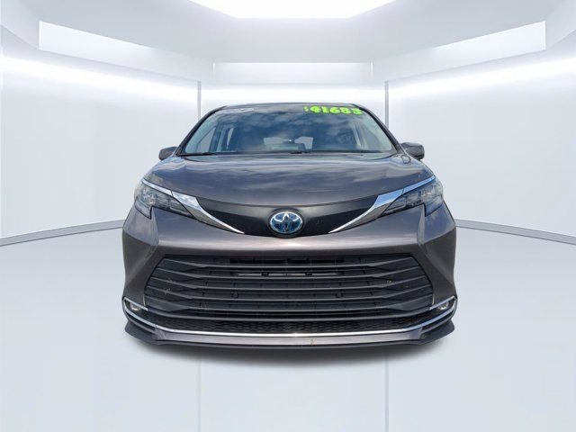 2024 Toyota Sienna XLE 8 Passenger
