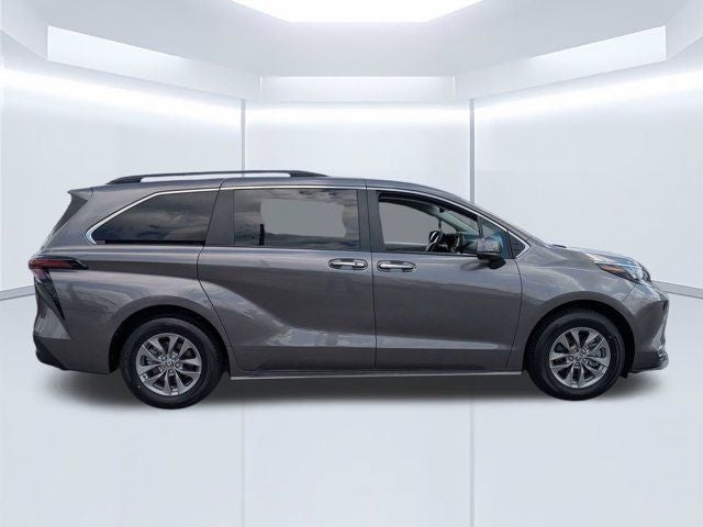2024 Toyota Sienna XLE 8 Passenger