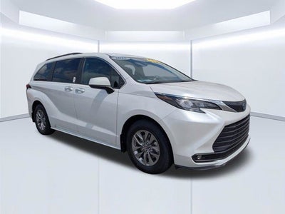 2025 Toyota Sienna XLE 8 Passenger