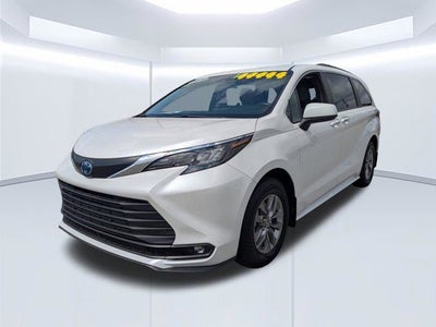 2025 Toyota Sienna XLE 8 Passenger