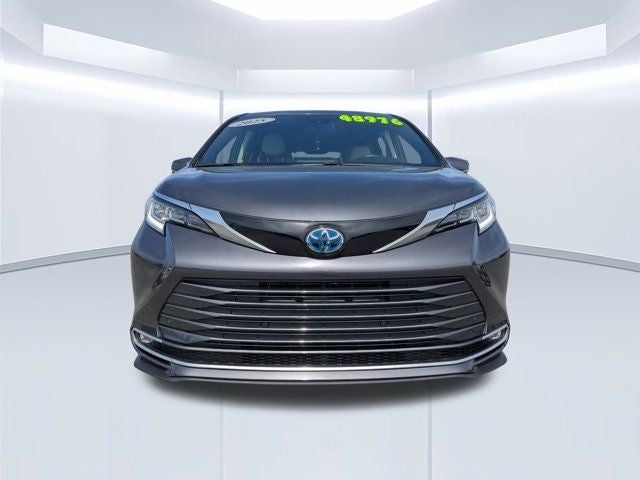 2025 Toyota Sienna Limited 7 Passenger